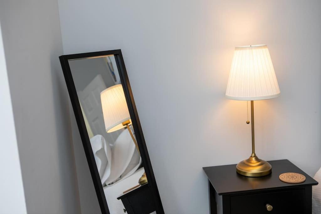 Modern Apartment Off-Road Parking King Bed Suite 1 Nottingham Exterior photo