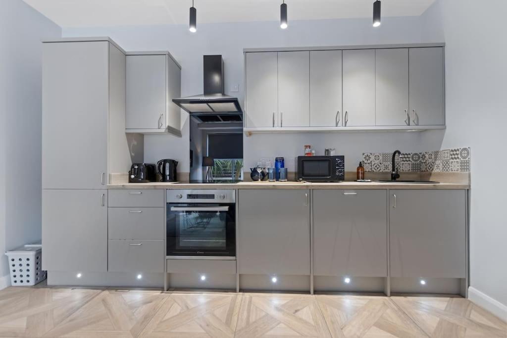 Modern Apartment Off-Road Parking King Bed Suite 1 Nottingham Exterior photo