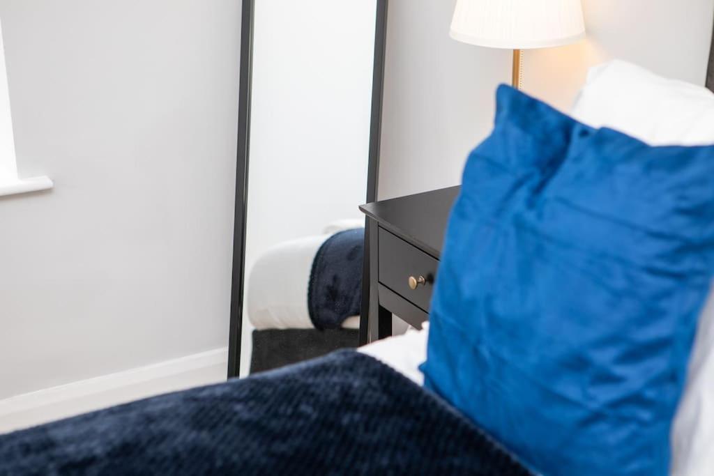 Modern Apartment Off-Road Parking King Bed Suite 1 Nottingham Exterior photo