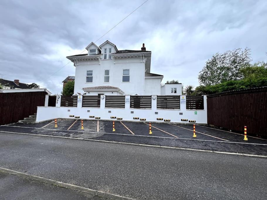 Modern Apartment Off-Road Parking King Bed Suite 1 Nottingham Exterior photo